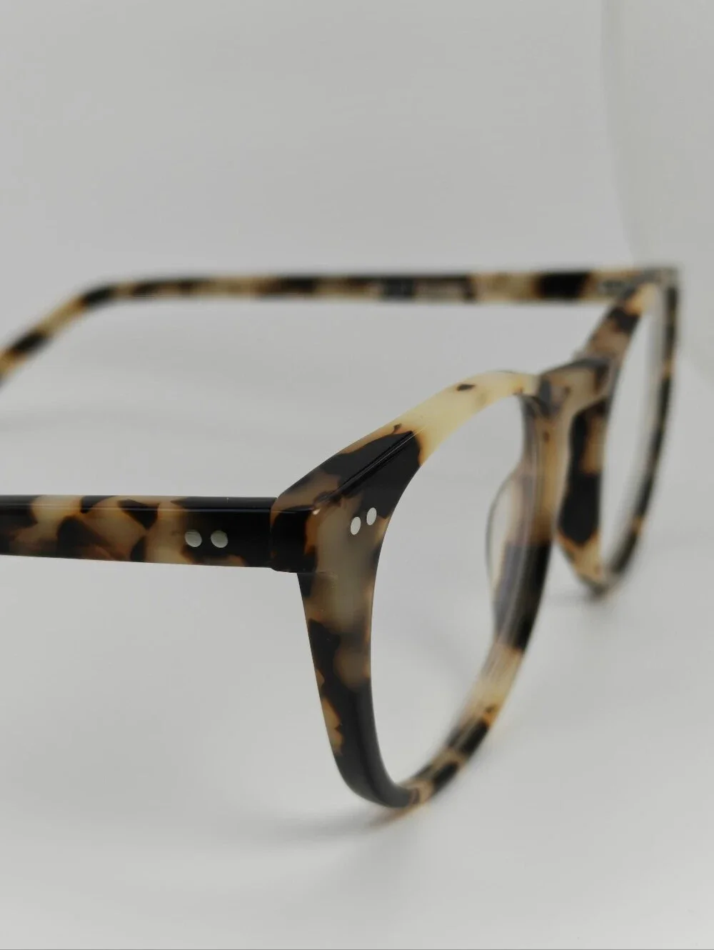 Ona. RFLKT. Tortoiseshell Round Eyeglass Frames. Beige/Brown/Maroon.